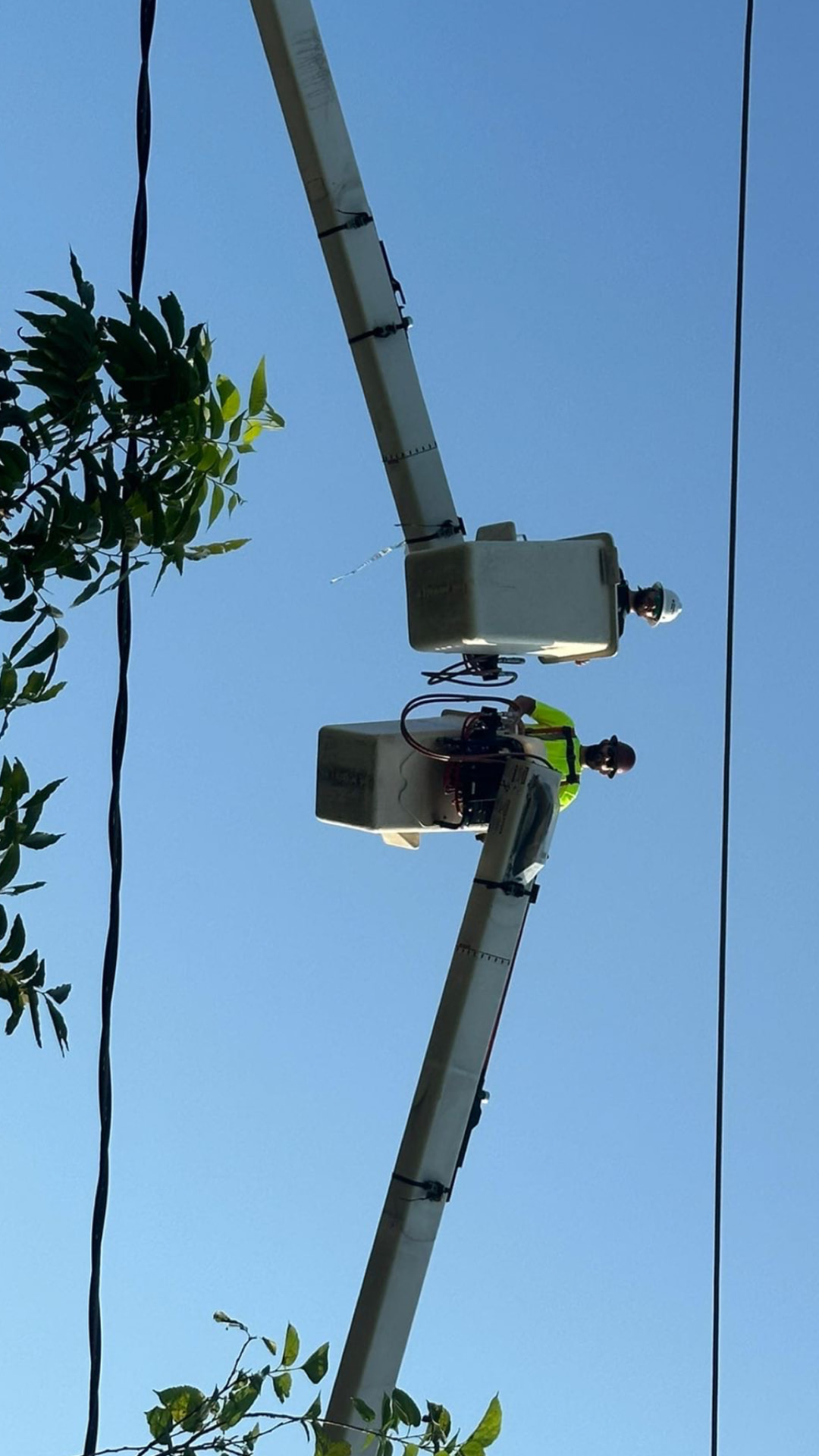 Coordinated bucket work around overhead utility lines